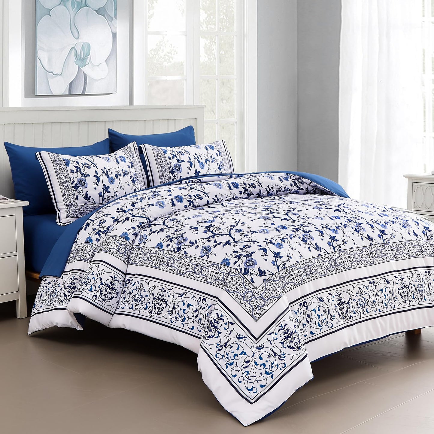 Floral Queen Comforter Set, 7 Piece Bed in a Bag Queen Size Blue Flowers on White Botanical Bedding Set, Soft Microfiber Bedding Comforter Sets with Sheets for All Season