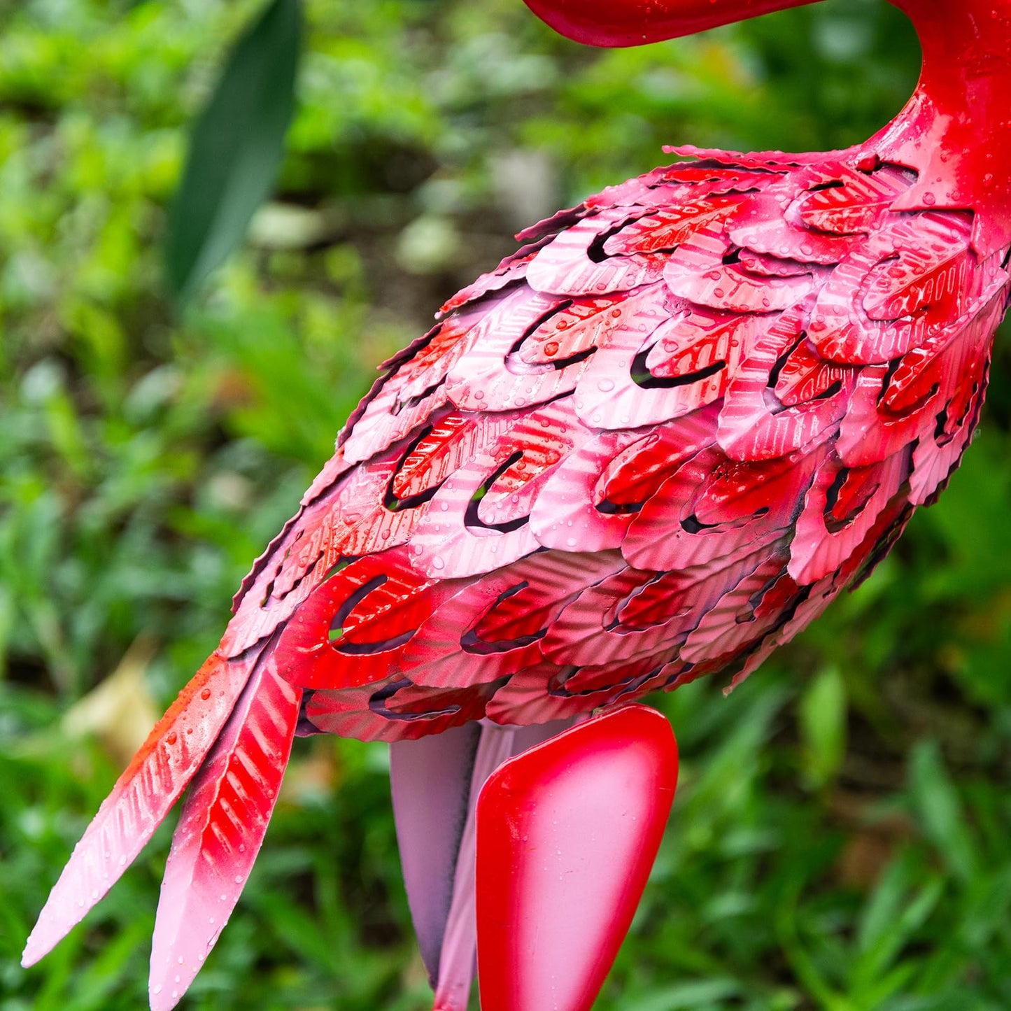 Metal Flamingo Garden Statues Red Flamingo Yard Art Outdoor Sculptures for Home Patio Lawn Backyard Décor, Set of 2