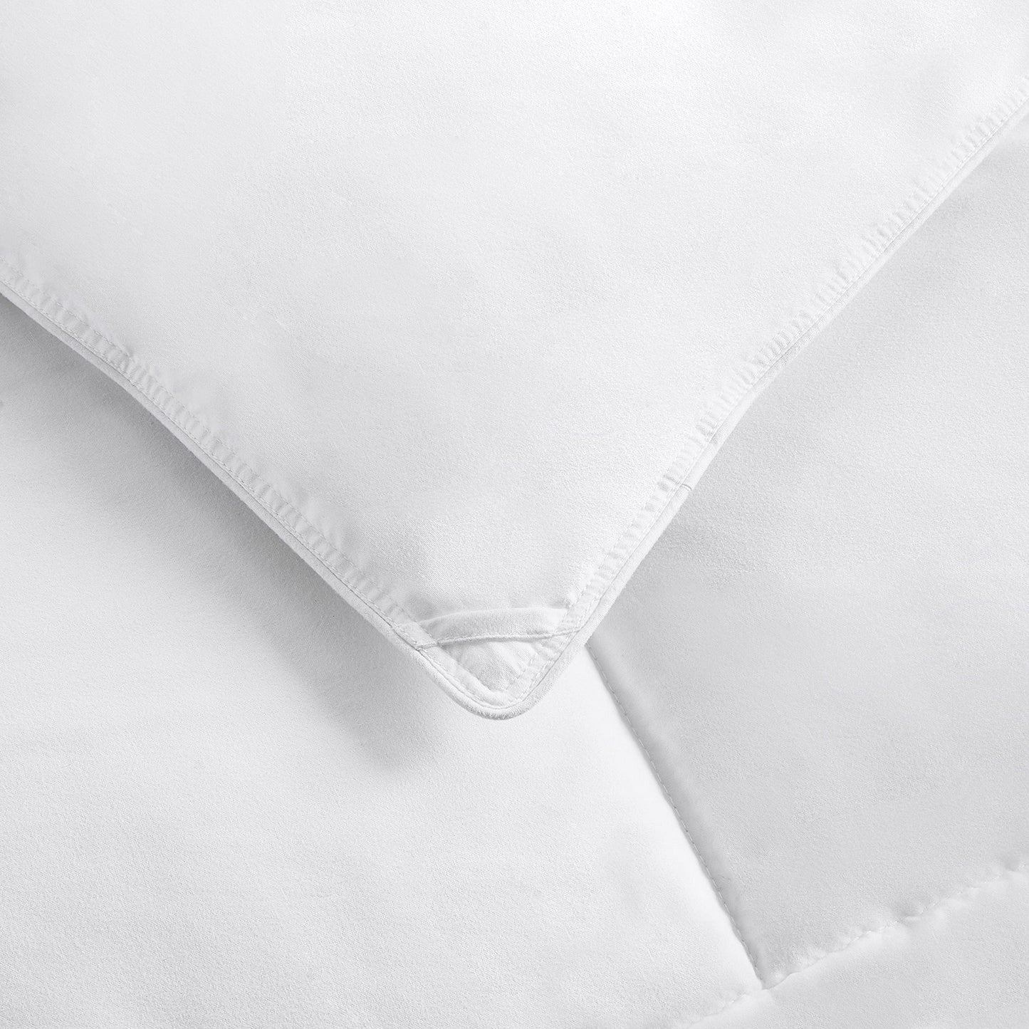 Amazon Basics Down Alternative Bedding Comforter Duvet Insert - Full / Queen, White, All-Season