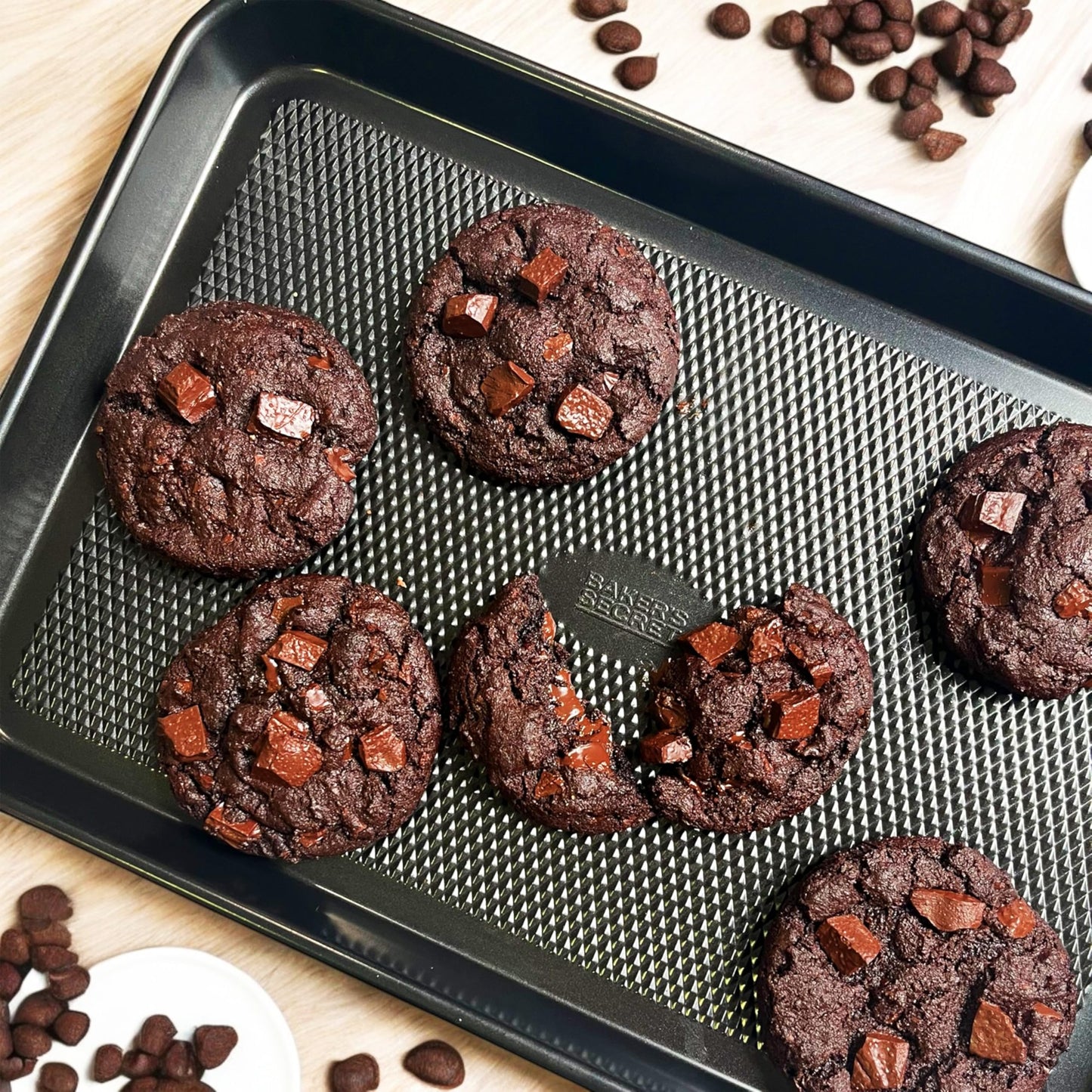 Baker's Secret Baking Sheet Pan Set, 3X Cookie Sheets for Oven, Diamond Texture Premium Air Flow Circulation, Set of 3 Baking Trays, Extra Thick 0.6mm with Diamond Base PFOA, PFOS, and PTFE Free