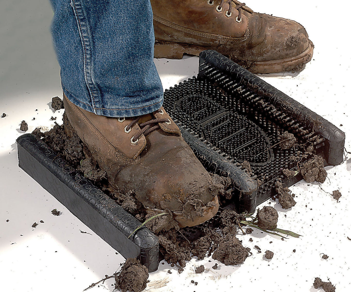 Wearwell Natural Rubber 229 Mud Chucker Entrance Mat with Pliable Scraping Rubber Fingers, for Outdoor Entrances, 12.4" Width x 15.25" Length x 2-3/16" Thickness, Black