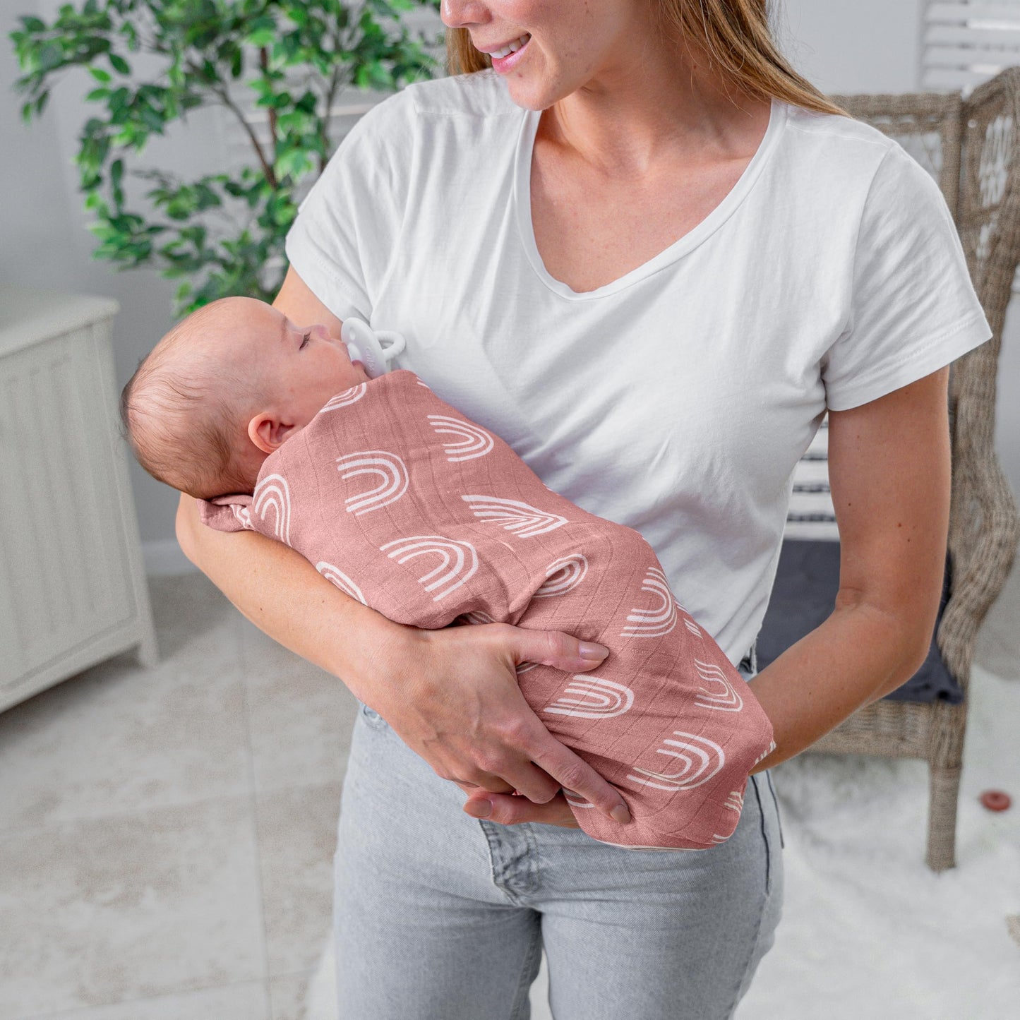 Comfy Cubs Muslin Swaddle Blankets Pack of 4 - 119 x 119 cm, Soft Cotton Baby Blanket Set, Large Swaddling Wraps for Newborns - Self-Soothing Baby Swaddle - Sun, Rainbow, Rain, Doodle