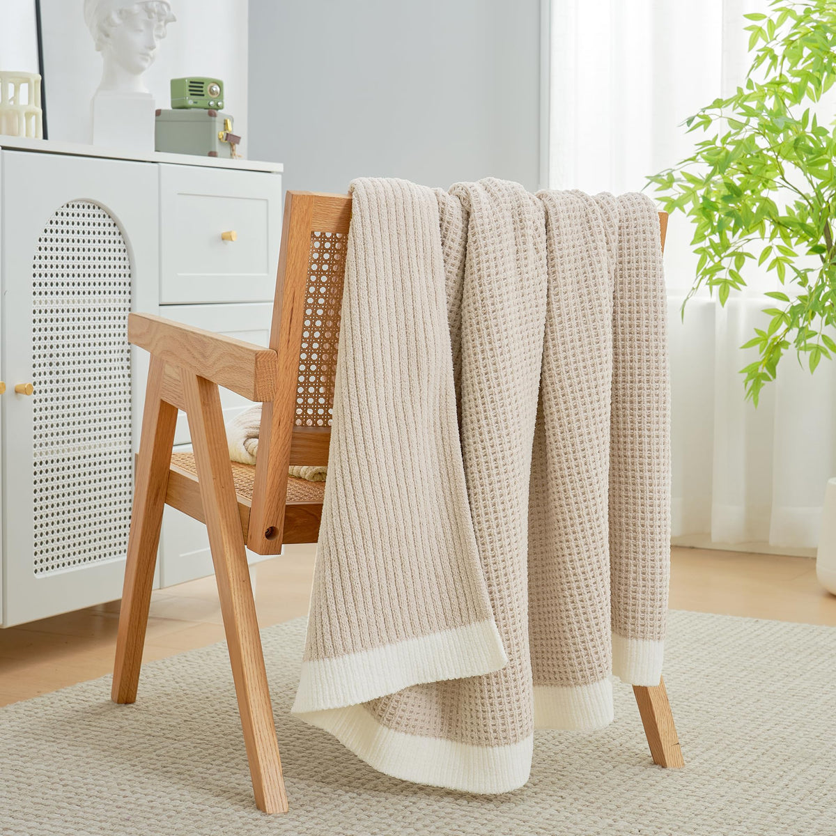Amélie Home Chenille Throw Blanket, Soft Cozy Waffle Throw for Couch & Sofa, Warm Yet Lightweight, Breathable All-Season Throws for Women Men, Housewarming, Birthdays, 60"x80", Beige