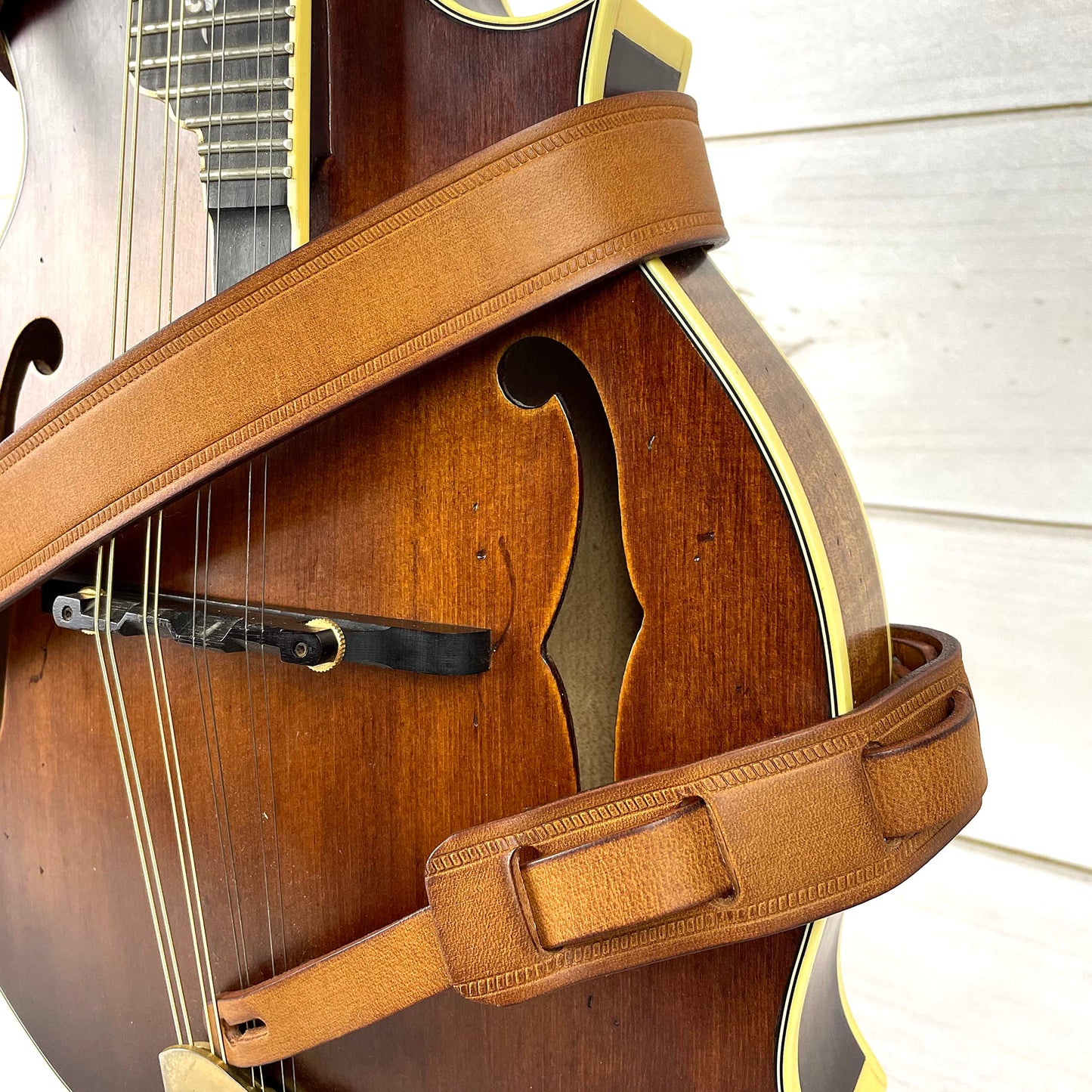 Walker And Williams M-10 Premium Retro Brown 100% Grain Leather Mandolin, Mandola, Bouzouki or Uke Strap For F And A Type Mandolins, Retro Brown, 0