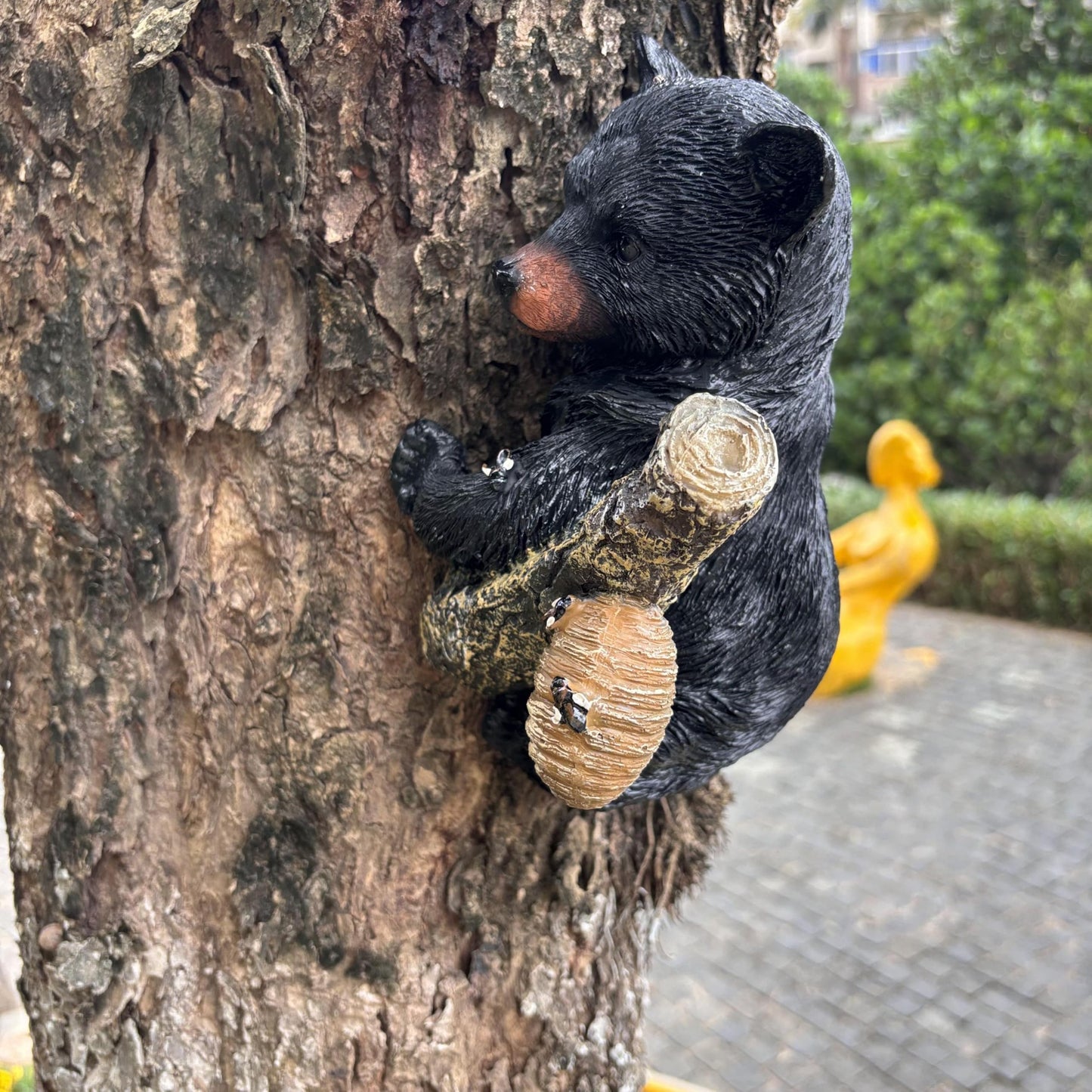 Yaoemei Black Bear cub Tree Hugger Decor. Forest Wildlife Animal Stadue，Climbing Tree Statue Hanging,Tree-Mounted - Realistic Polyresin stadue - for Housewarming, Outer Door,Garden, Yard.