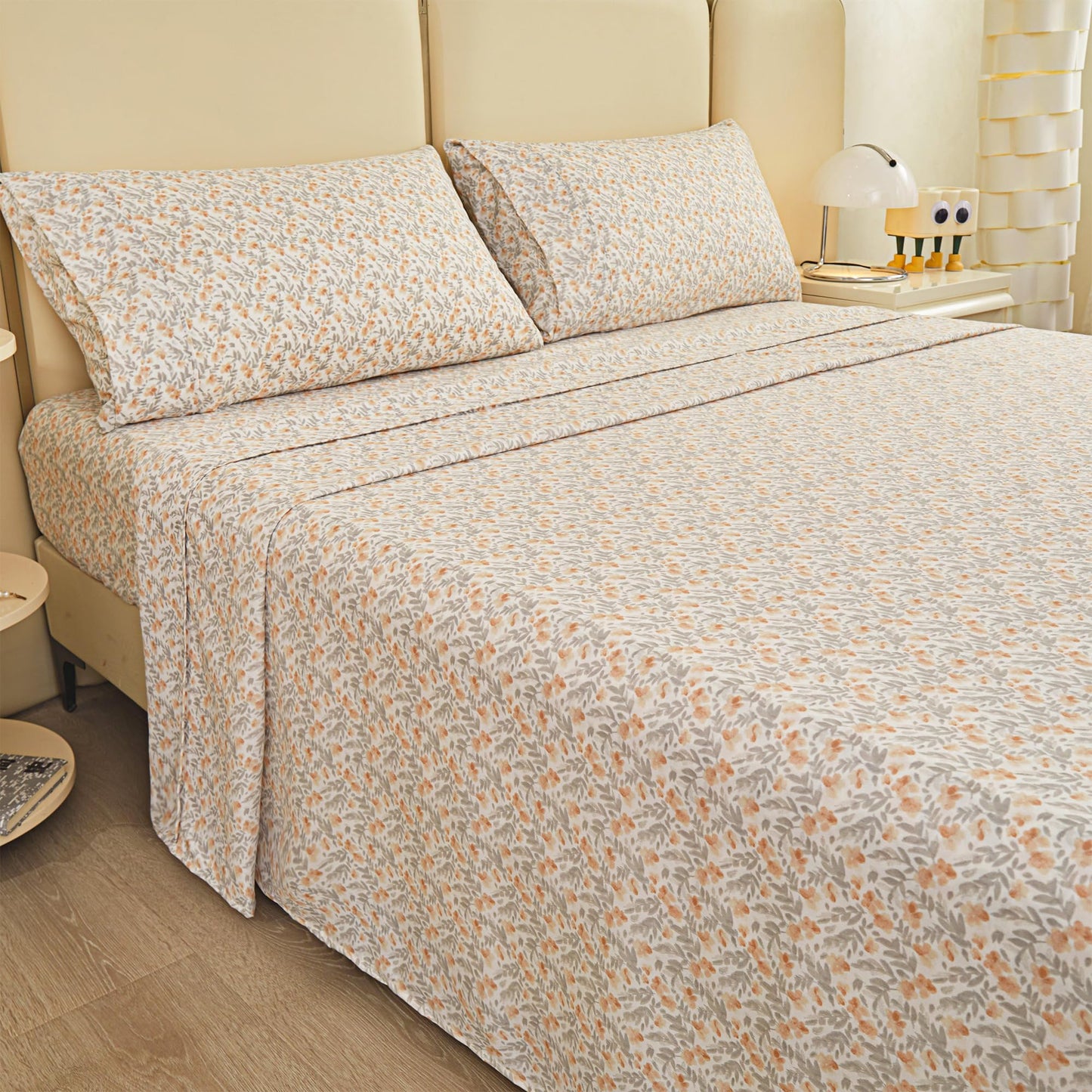 Viviland Floral King Sheet Set - 4 Piece Vintage Light Orange Flower Patterned Bed Sheets - Soft, Breathable Microfiber Sheets with Deep Pocket, Non-Slip Fitted Sheets & Pillowcases