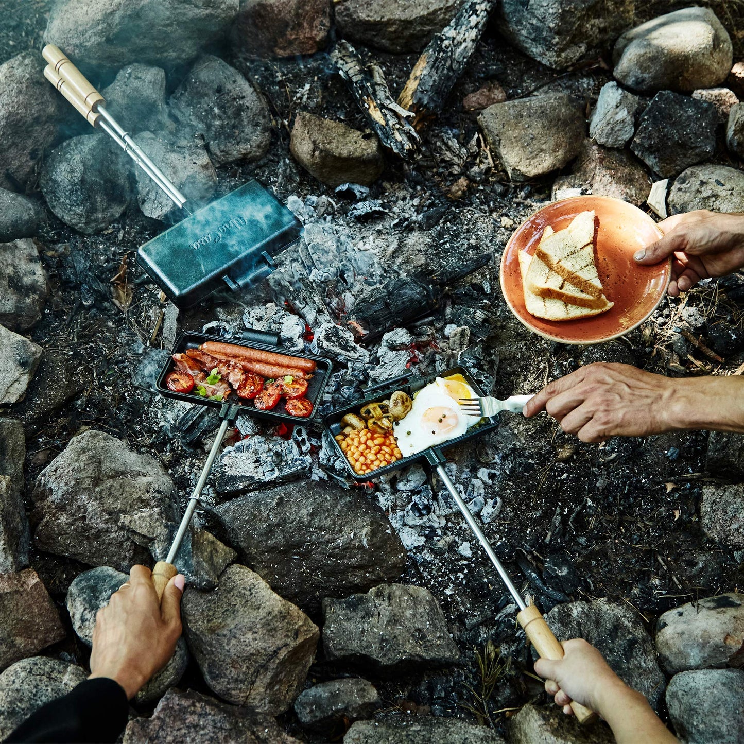 Uno Casa Cast Iron Pie Iron - Campfire Pie Iron Sandwich Maker with Detachable/Extendable Handles, Camping Mountain Pie Iron - Pre-Seasoned Cast Iron Camp Cooker