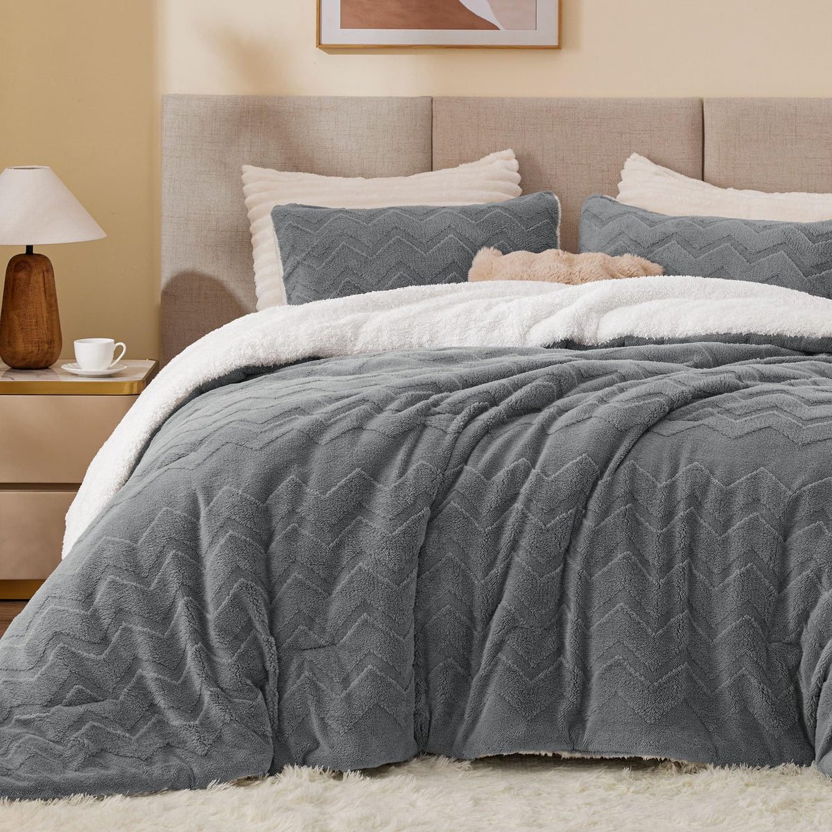 BEDELITE Fluffy Queen Comforter Set - Super Soft Sherpa Grey Comforter for Queen Size Bed, Luxury Warm Bedding Set for Winter, Fuzzy Bed Set 3 Pieces (1 Comforter, 2 Pillowcases)
