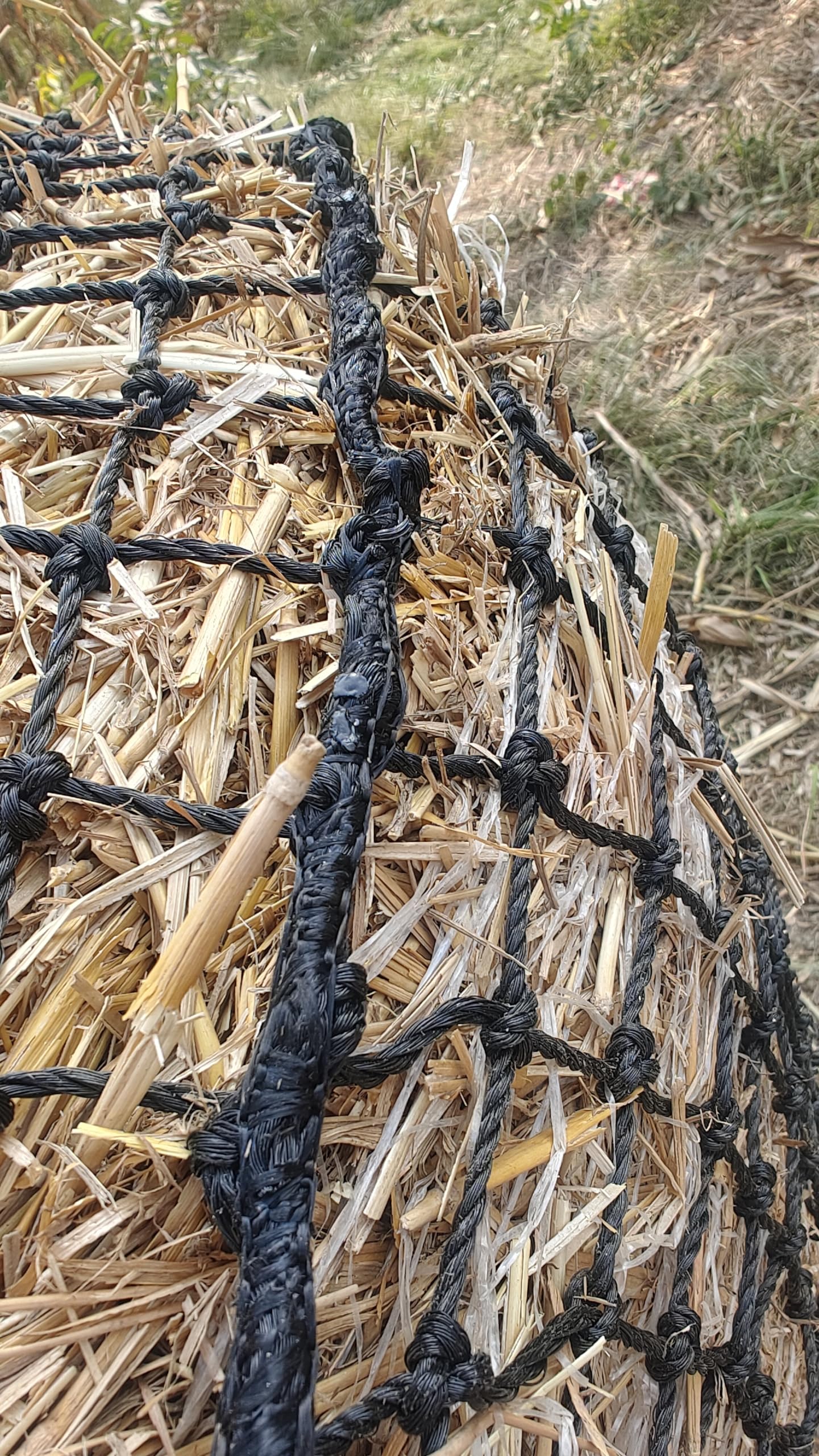 Round Bale Hay Nets for Horses 5ft x 4ft Large Round Bale Feeder Slower Feed Hay Net,1.5" Holes