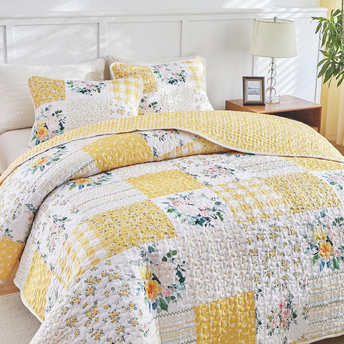 Joyreap 2 Pieces Floral Quilt Set Twin, Patchwork Yellow n White Design, Smooth Soft Microfiber Quilt, Bedspread Bed Cover for All Season, 1 Quilt and 1 Pillow Sham- 68x86 inches