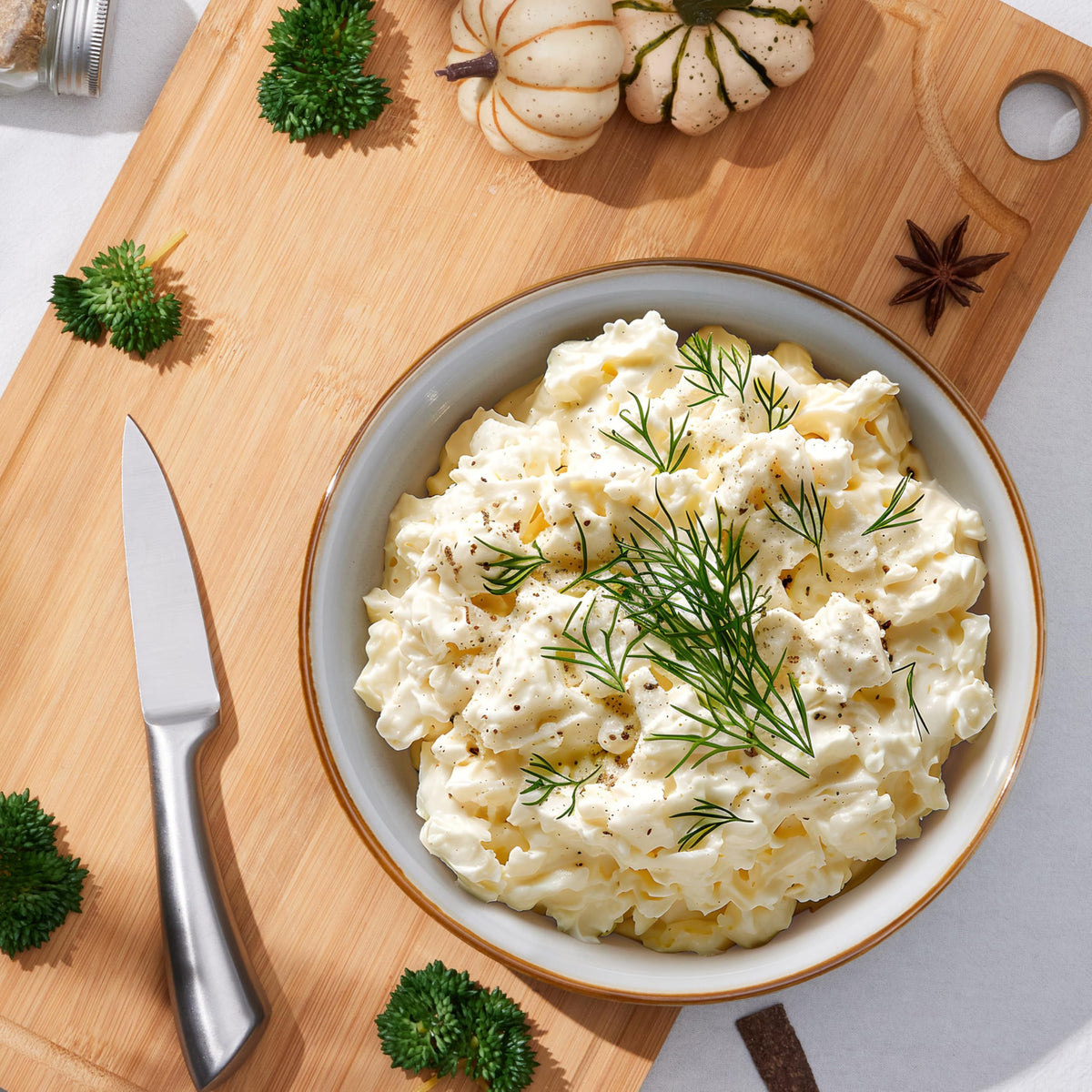 E-far Pasta Bowls Set of 4, 35oz Large Salad Bowls for Serving, Wide and Shallow Ceramic Bowls Plates for Pasta, Double Reactive Glaze, Microwave and Dishwasher Safe, Seashell White