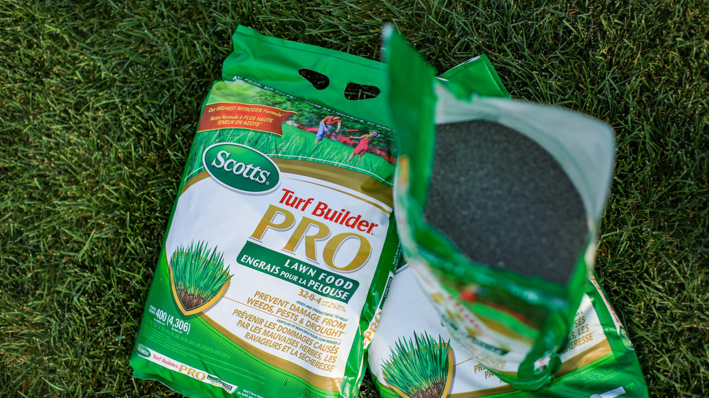 Scotts Turf Builder Pro Lawn Food 32-0-4 10.5kg (800m² Coverage)