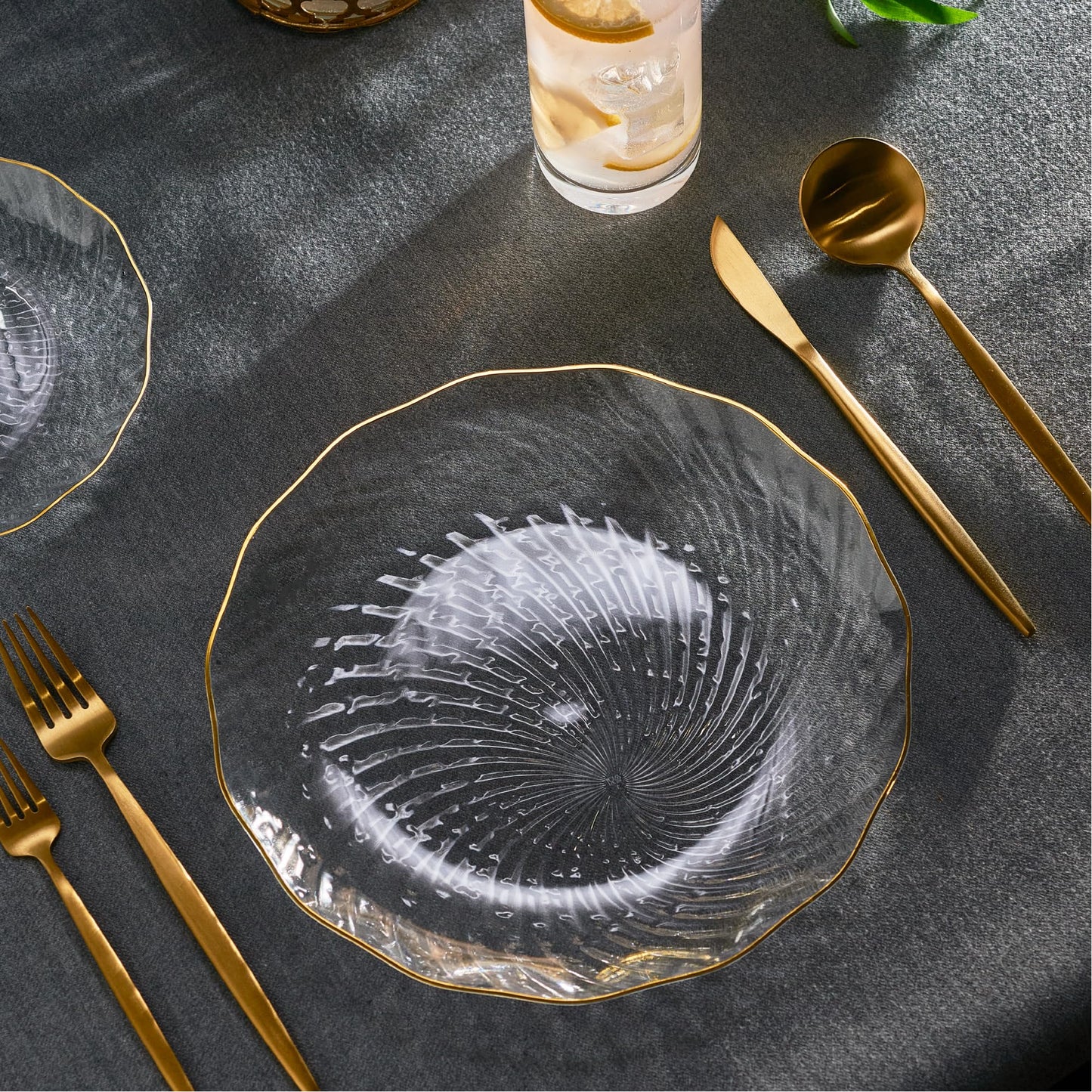 PLASTICPRO 30 Pack Elegant Plastic Plates 10 inch Clear with Gold Rim Spiral Design Disposable Plastic Dinner Plates
