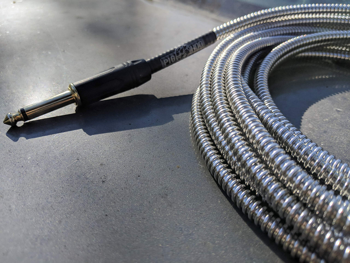 Pig Hog PHAC-10R Armor Clad Right-Angle 1/4" to 1/4" Guitar Instrument Cable, 10 Feet