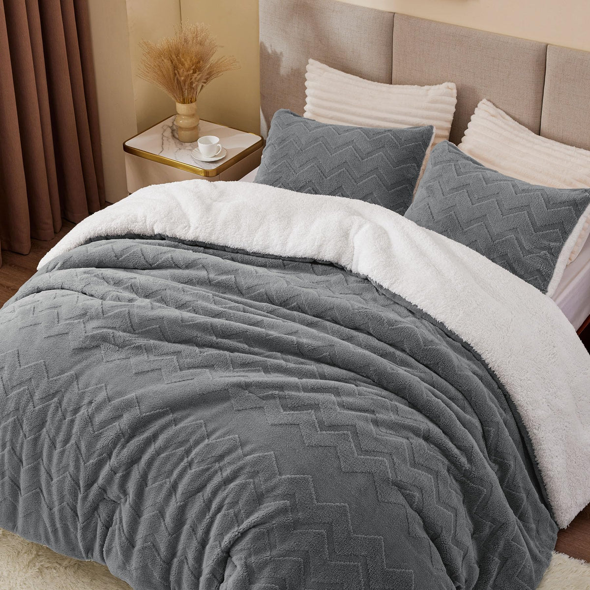 BEDELITE Fluffy Queen Comforter Set - Super Soft Sherpa Grey Comforter for Queen Size Bed, Luxury Warm Bedding Set for Winter, Fuzzy Bed Set 3 Pieces (1 Comforter, 2 Pillowcases)