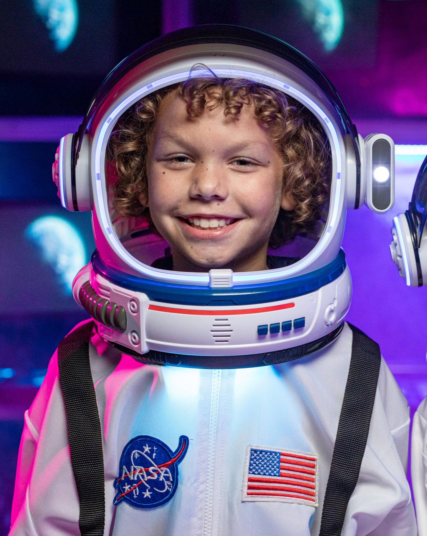 AEROSQUAD Kids Astronaut Helmet, NASA Space Helmet for Kids & Adults with LED Lights, Movable Visor & Mission Sounds, Astronaut Helmet, Role Play Halloween Dress for Boys & Girls.(Helmet only)