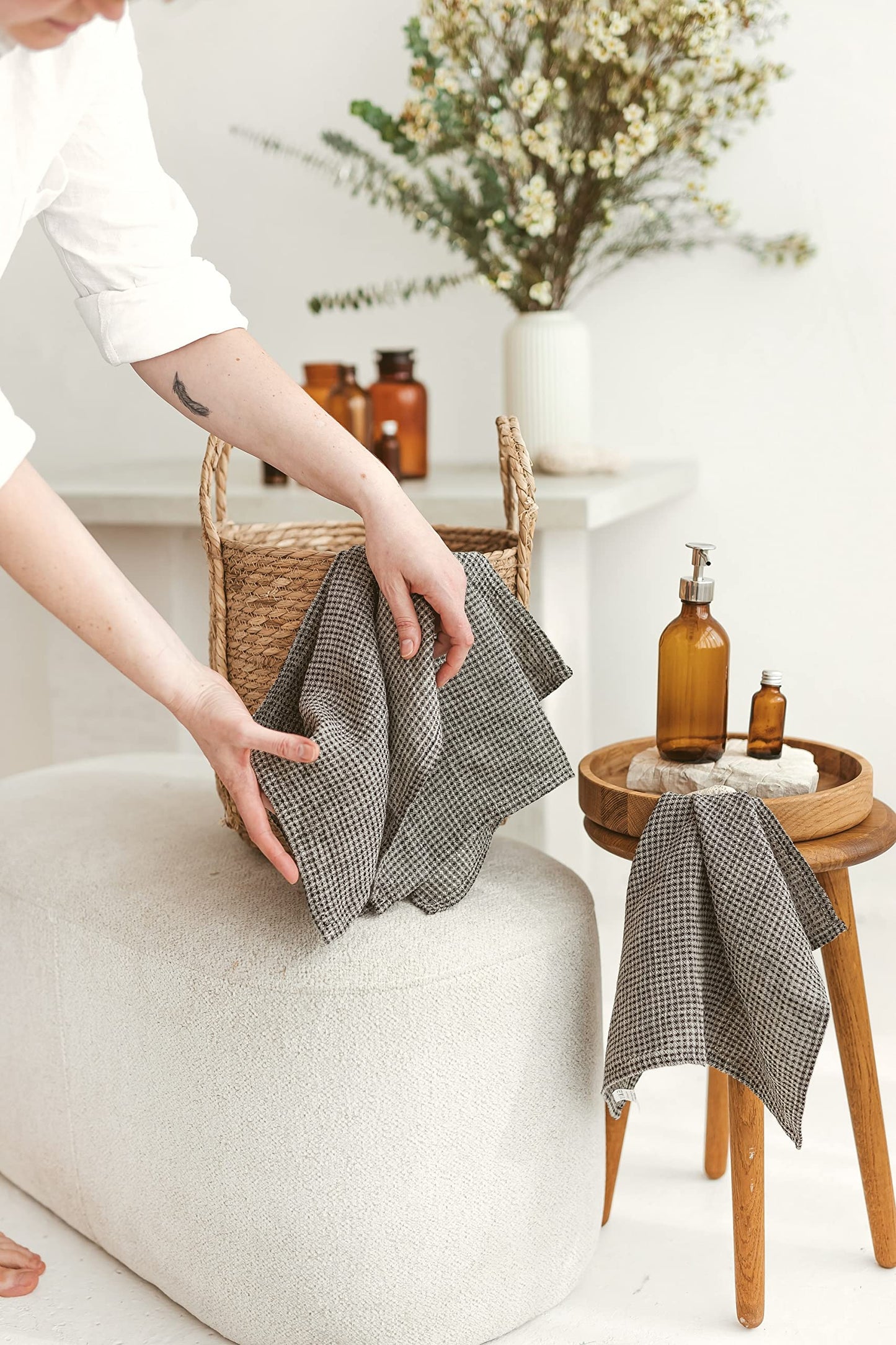 100% Linen Exfoliating Face Cloth - 4-Pack Black-Natural Linen Flax 10x10-inch Reusable Washcloths - Waffle Weave Natural Fiber Small Fingertip Towel for Your Hands Face Skin and Body