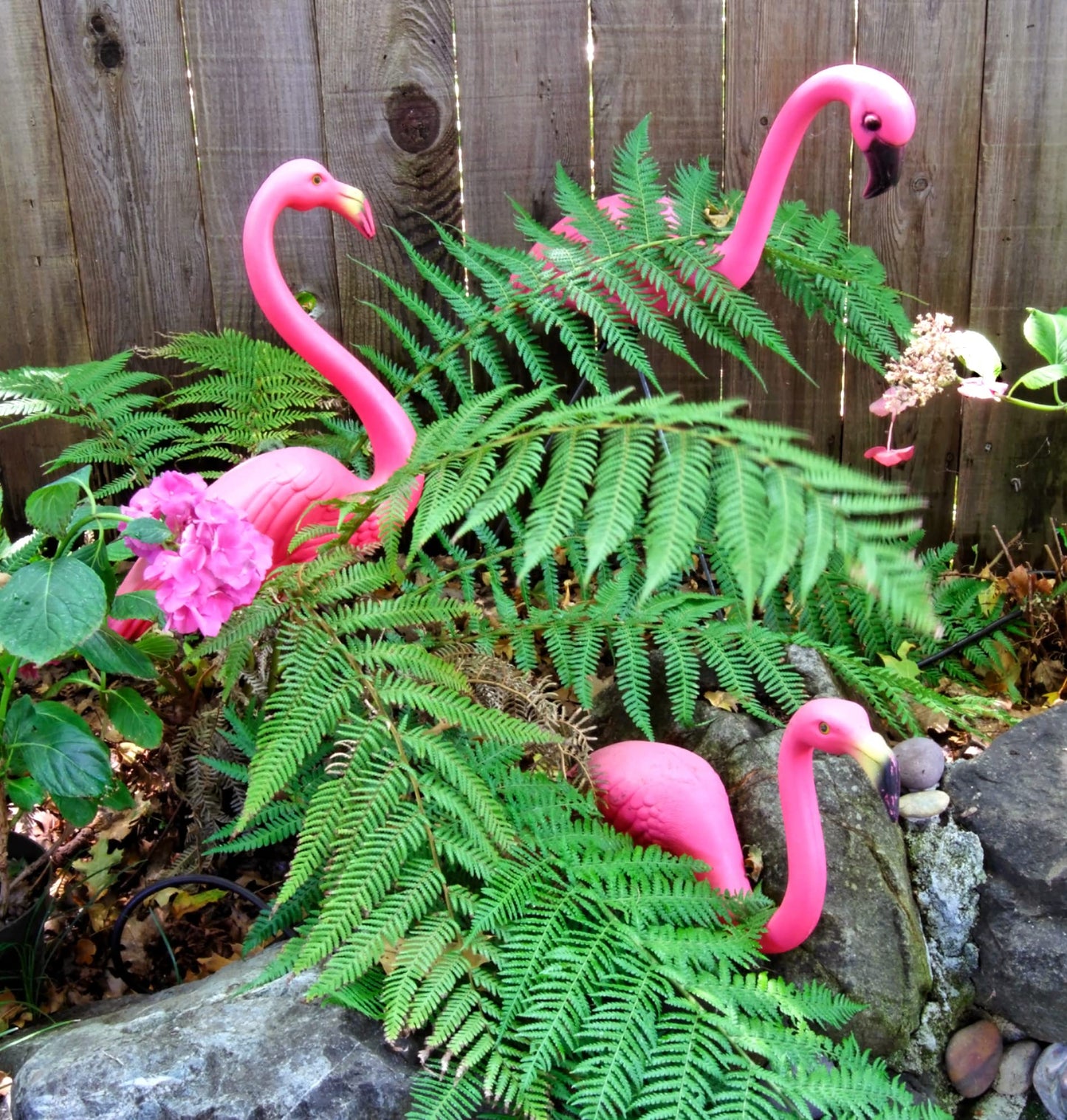 GiftExpress Pack of 2, Large Bright Pink Flamingo Yard Ornament/Lawn Ornaments/Ink Flamingo Garden Yard Stakes/Adjustable Feet Length and Gesture