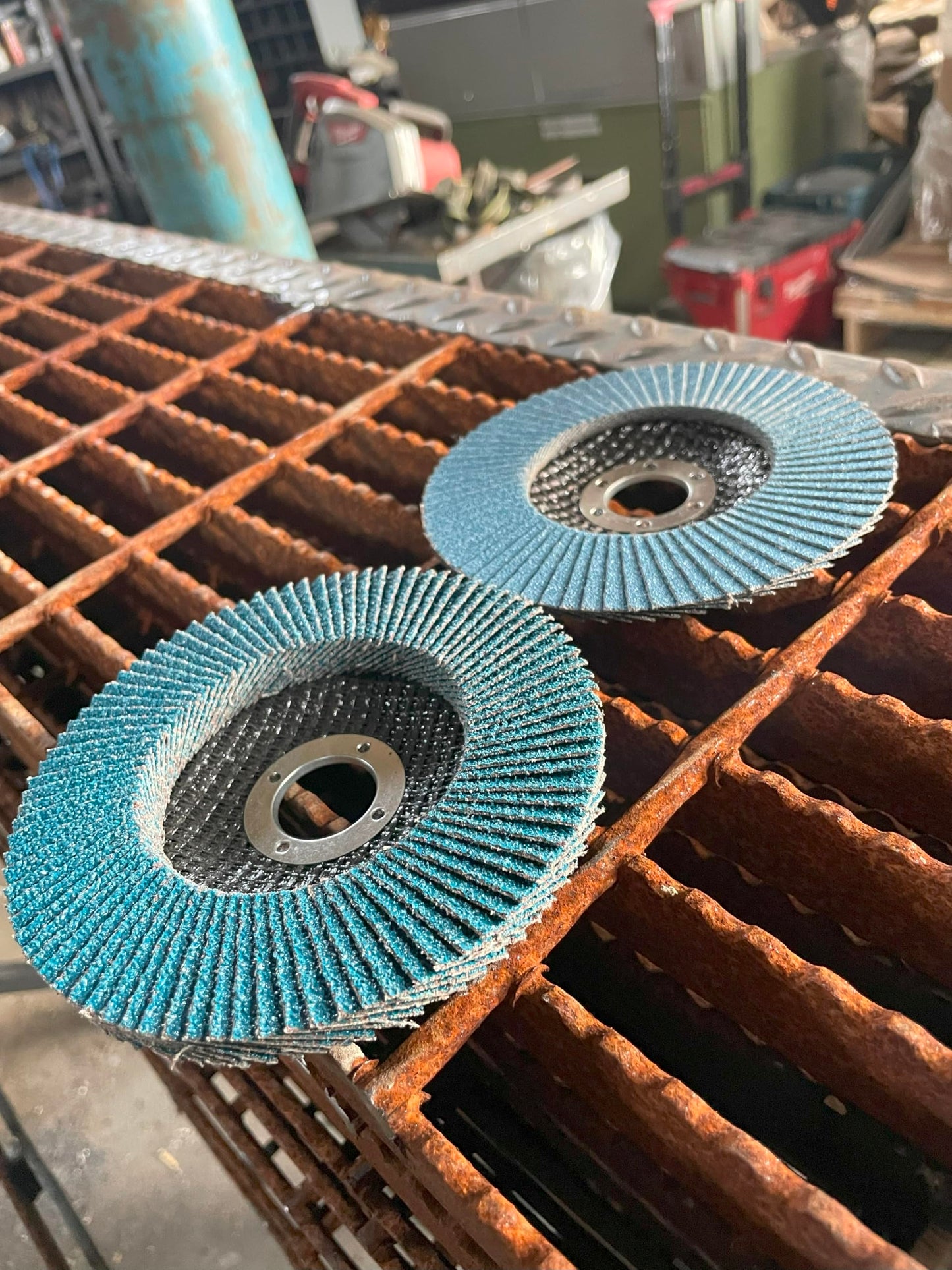 Jumbo Beast 5" x 7/8" inch 25 Pack by Scotia PRO Flap Discs, Extra Thick Heavy-Duty Zirconia Grinding & Sanding Wheels – 40 Grit, Long Life, Industrial Flapper Discs for Metal & Wood