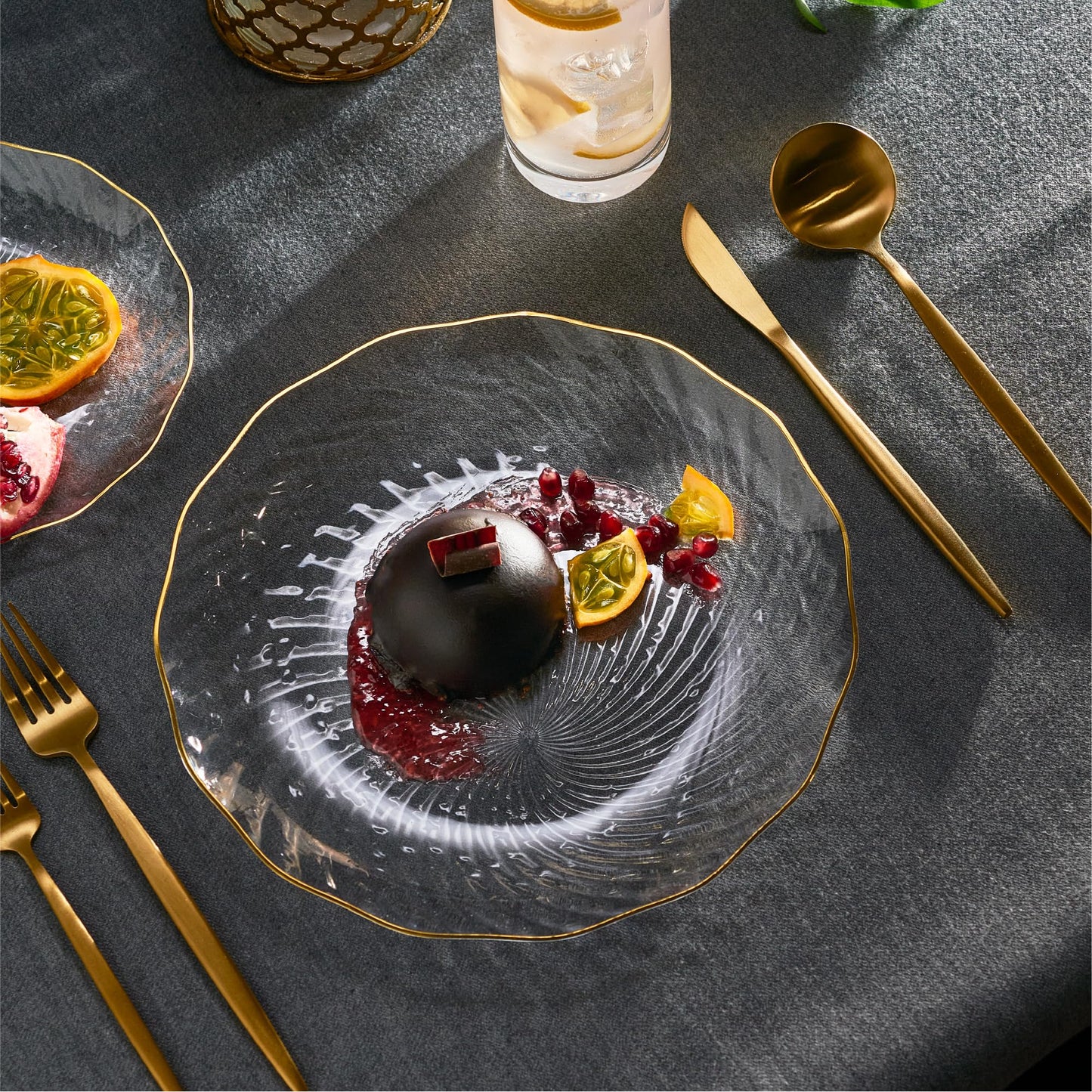 PLASTICPRO 30 Pack Elegant Plastic Plates 10 inch Clear with Gold Rim Spiral Design Disposable Plastic Dinner Plates