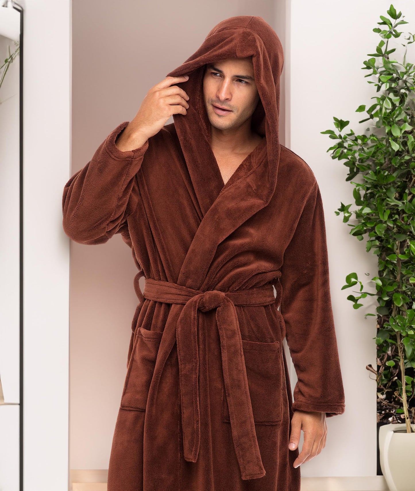 Alexander Del Rossa Men?s Robe, Plush Fleece Hooded Bathrobe with Two Large Front Pockets and Tie Closure, Cappuccino Brown, Small-Medium