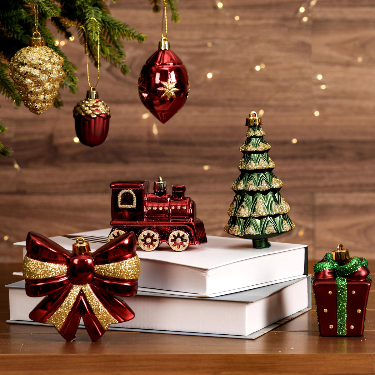Alupssuc 82pcs Christmas Balls Ornaments Set, Delightful Classic Gift Set Gift Set, and Tree Topper for Xmas Tree Holiday Wedding Party Decorations with Hanging Strings, Gold，Red and Green