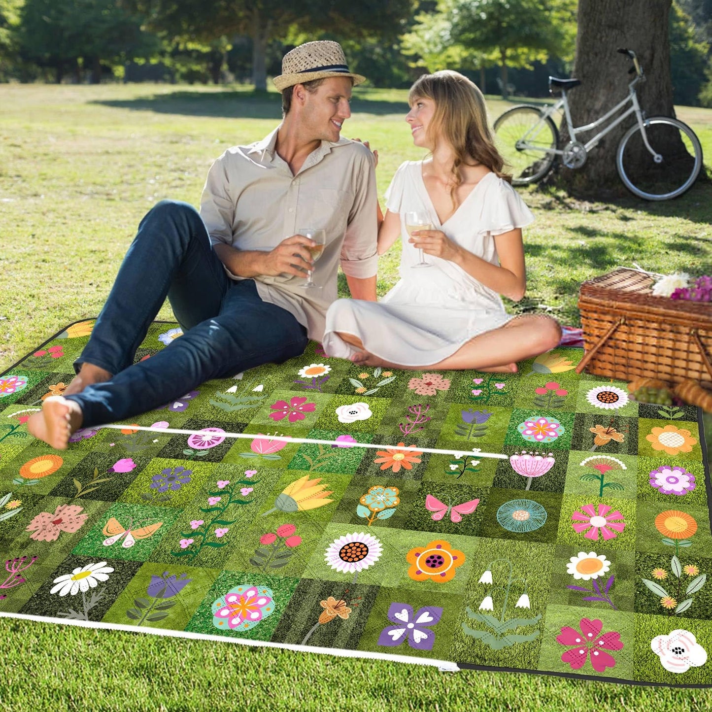 Floral Picnic Blanket 60"X80" Waterproof Foldable Large Outdoor Picnic Quilted Blanket Bag 2 in 1 Camping Flowers Machine Washable Picnic Mat Sandproof Backing Blanket for Grass Hiking Beach