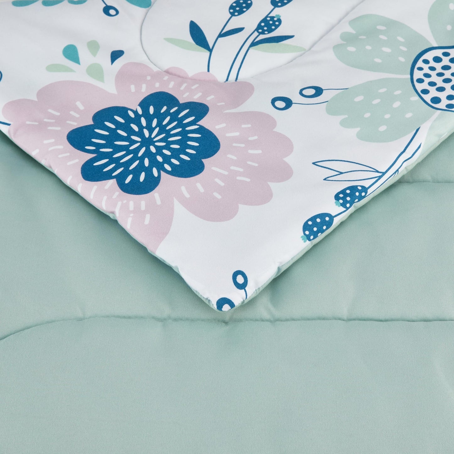 Amazon Basics Microfiber Kid's Comforter and Pillow Sham Set, Full/Queen, Purple Flowers