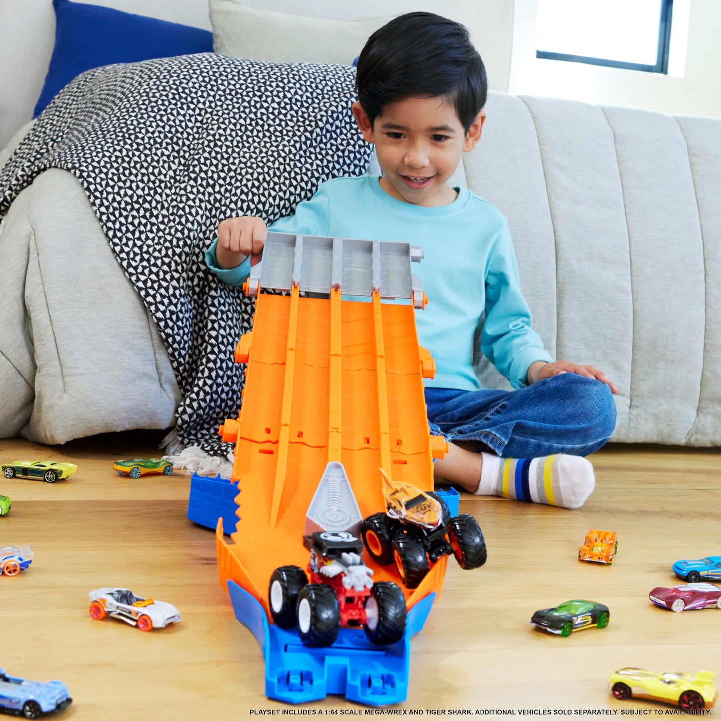 Hot Wheels Toy Monster Trucks Track Set with 1:64 Scale Mega-Wrex & Tiger Shark, Competitive Racing, Sharks vs. Dinos Racedown Destruction Playset