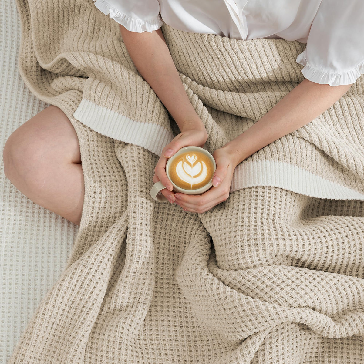 Amélie Home Chenille Throw Blanket, Soft Cozy Waffle Throw for Couch & Sofa, Warm Yet Lightweight, Breathable All-Season Throws for Women Men, Housewarming, Birthdays, 60"x80", Beige