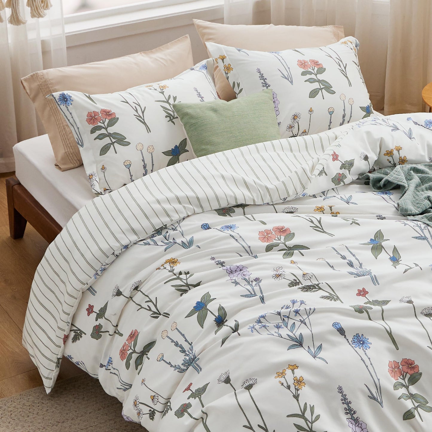 Bedsure Duvet Cover Queen Size - Reversible Botanical Floral Duvet Cover Set for Kids & Adults with Zipper Closure, 3 Pieces White Bedding Set with 8 Corner Ties and 2 Pillow Shams 20"x26"