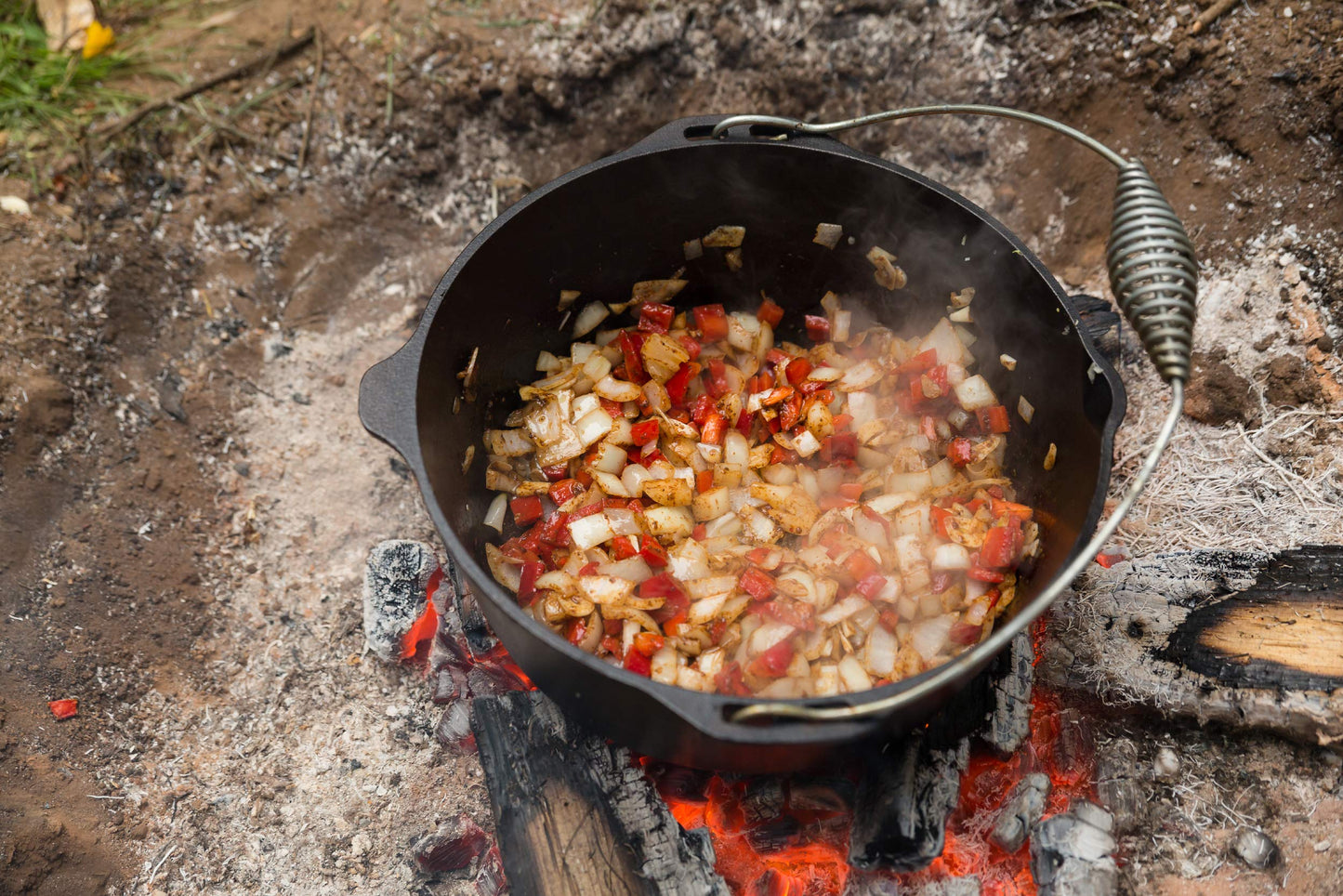 Pre-Seasoned Cast Iron Camp Dutch Oven With Legs, 4.1 qt, including Lid Lifter & Lid Stand