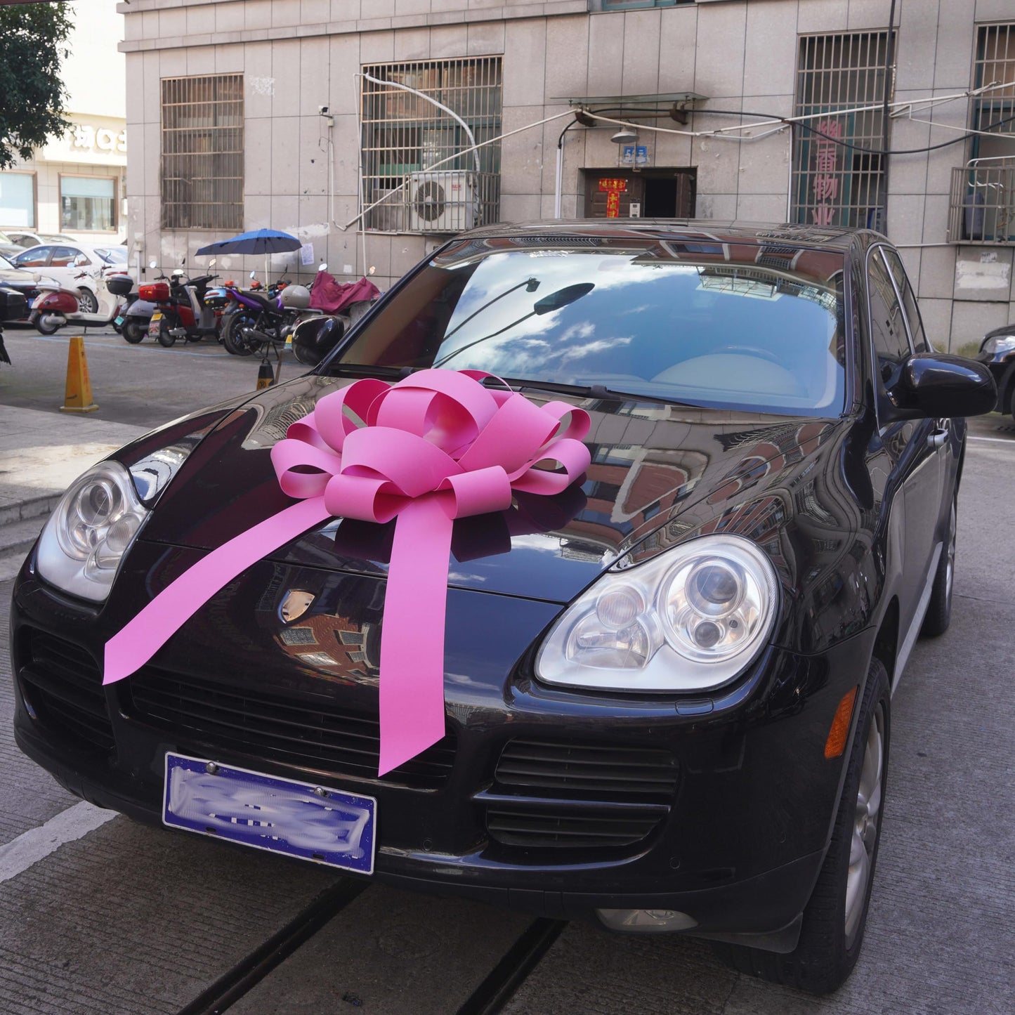 30" Giant Car Bow - Pink Velvet | Big Gift Wrapping Bow with Non Scratch Magnet Base for Large Gift Decoration, Weather Resistant and Waterproof Vinyl Magnetic Big Car Bow (1 Pack)