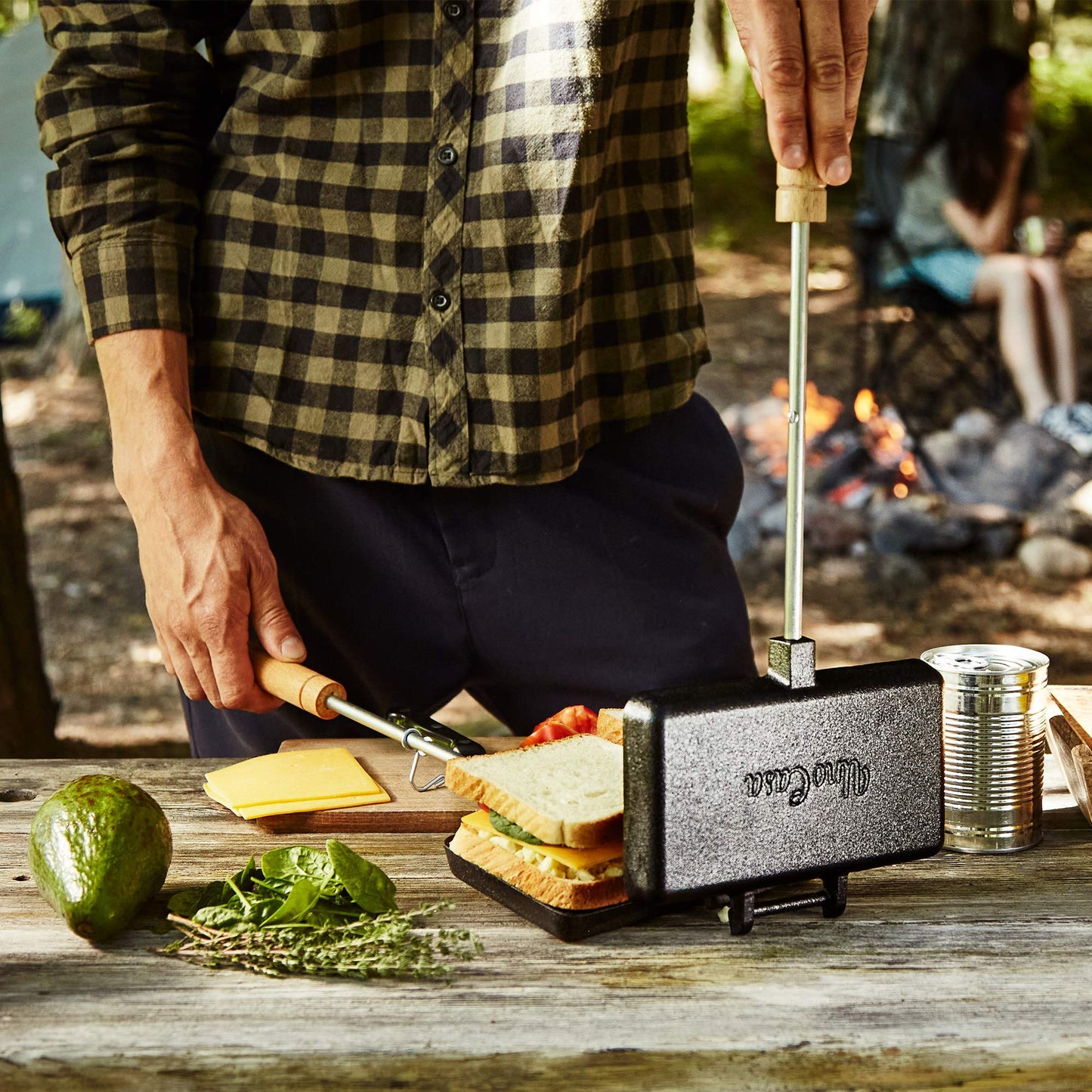 Uno Casa Cast Iron Pie Iron - Campfire Pie Iron Sandwich Maker with Detachable/Extendable Handles, Camping Mountain Pie Iron - Pre-Seasoned Cast Iron Camp Cooker