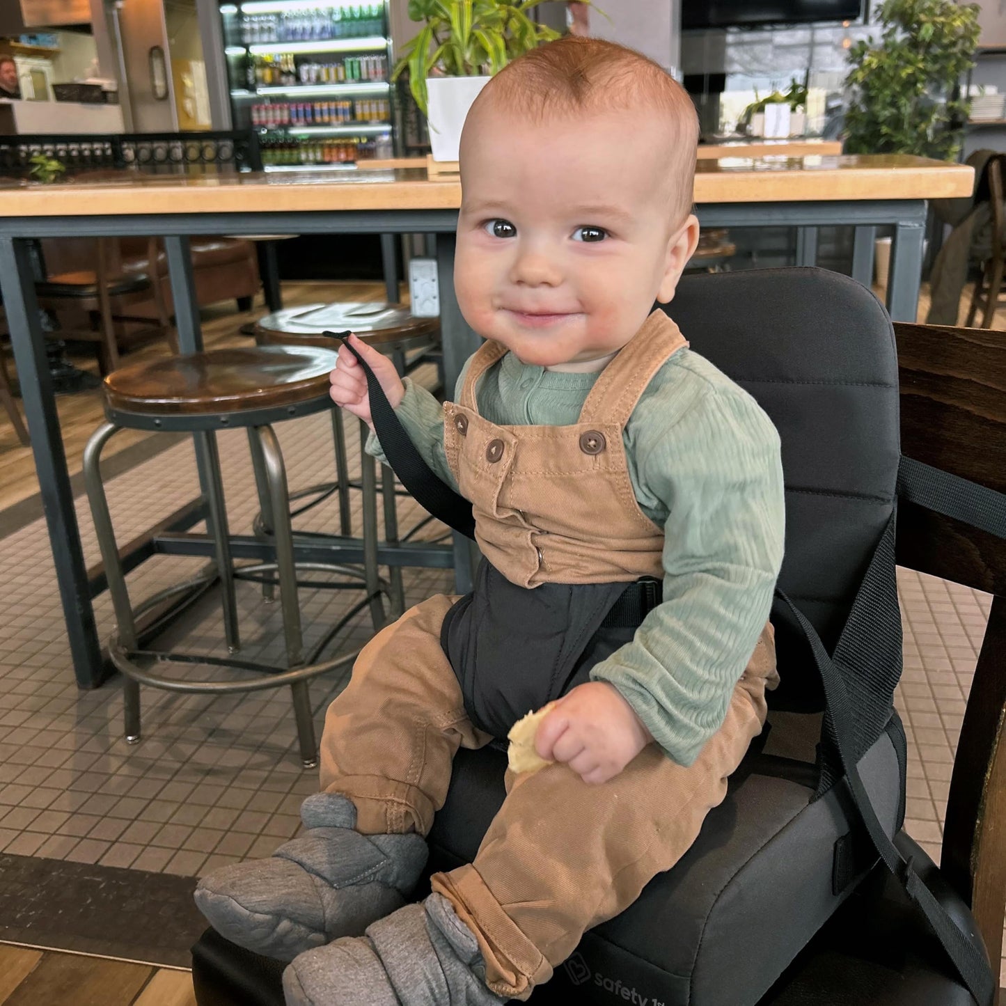 Safety 1st Feed 'N Fold Travel Feeding Booster - Lightweight, Compact & Portable With Carry Strap, Ample Storage & Secure Harness for Baby and Toddler Mealtimes - Mineral Graphite