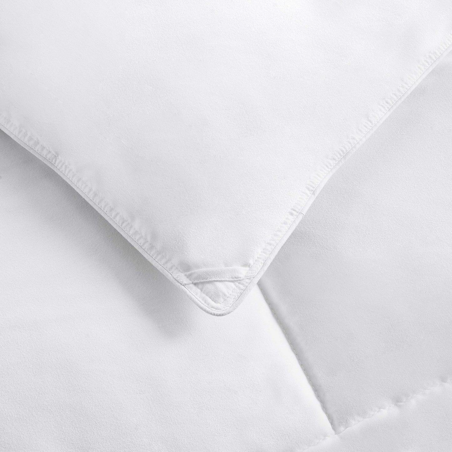 Amazon Basics Down Alternative Bedding Comforter Duvet Insert - Full / Queen, White, All-Season