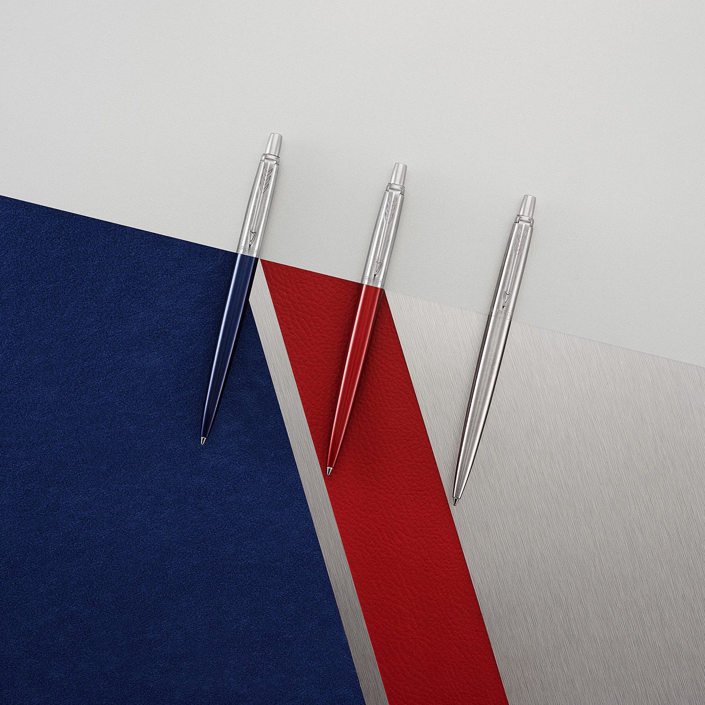 Parker Jotter Ballpoint Pen, Kensington Red, Medium Point, Blue Ink, Gift Box