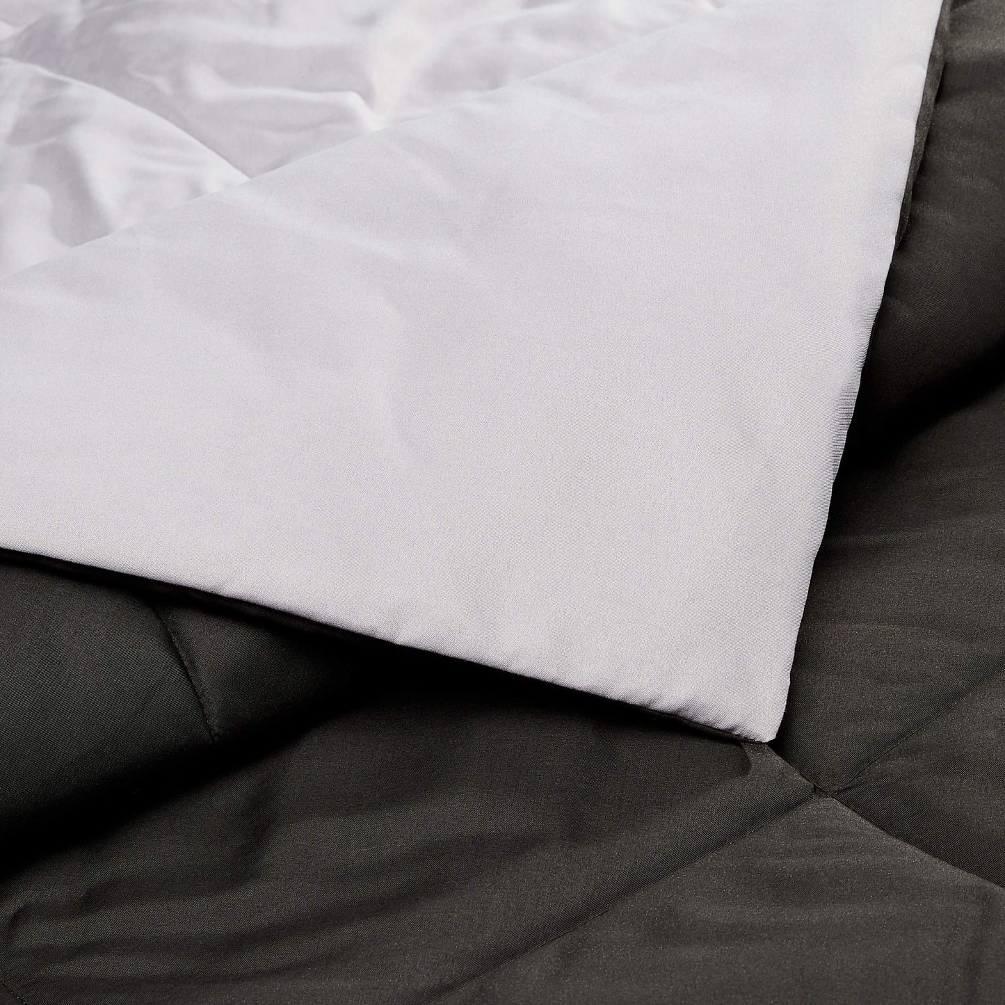 Amazon Basics Comforter Blanket Twin/Twin XL, Reversible Lightweight Microfiber All Season Blanket, Black/Grey