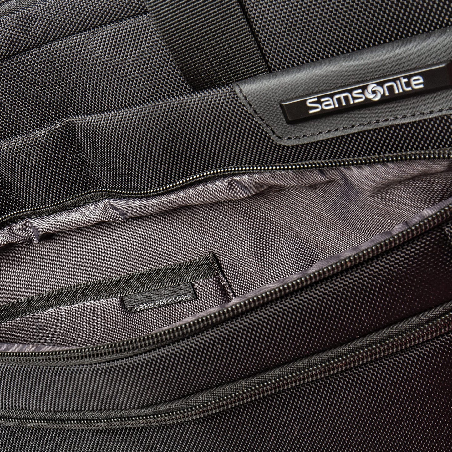 Samsonite Classic NXT Laptop Shuttle w/RFID (15.6"), Model Number - 142831-1041, Black